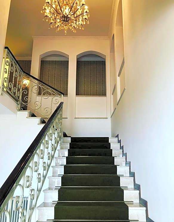 Photo 1 of 7 of Suite, Lake View