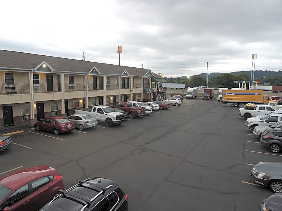 Super 8 by Wyndham Mifflinville Near Bloomsburg