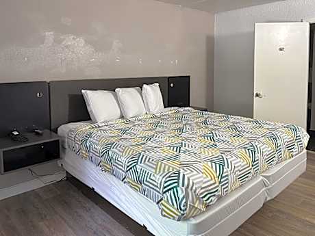 King Room - Disability Access - Non-Smoking