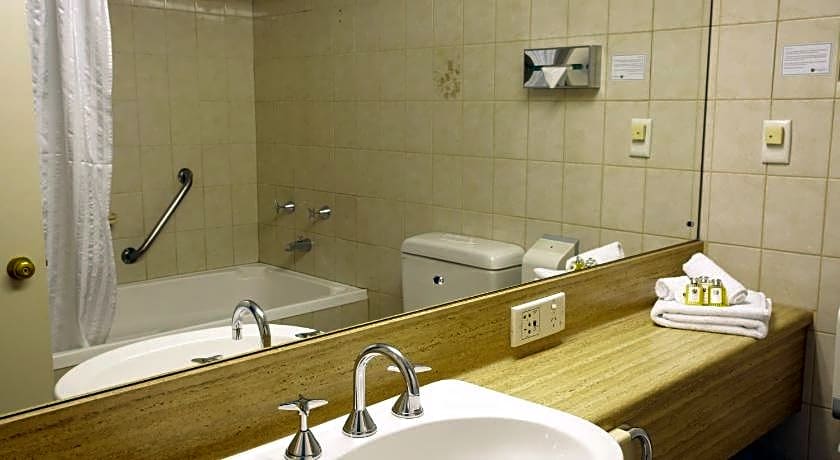 Comfort Hotel Adelaide Meridien