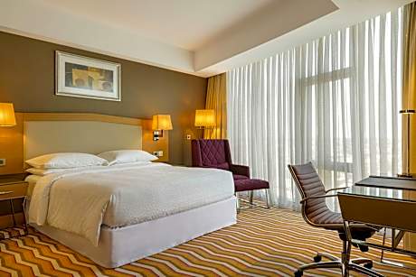 1 Bedroom Junior Suite, 1 King, City view, Corner room, Away from elevator, 6th - 15th floor