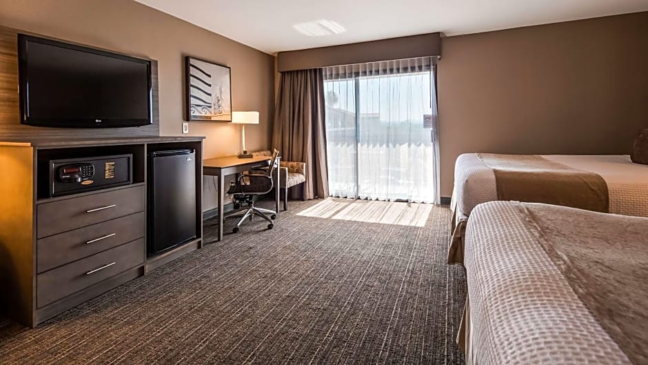 Best Western Plus Executive Inn