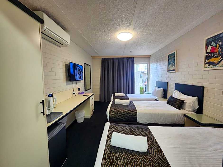 Crest Motor Inn