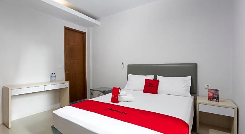 RedDoorz Plus near Cilandak Town Square 2