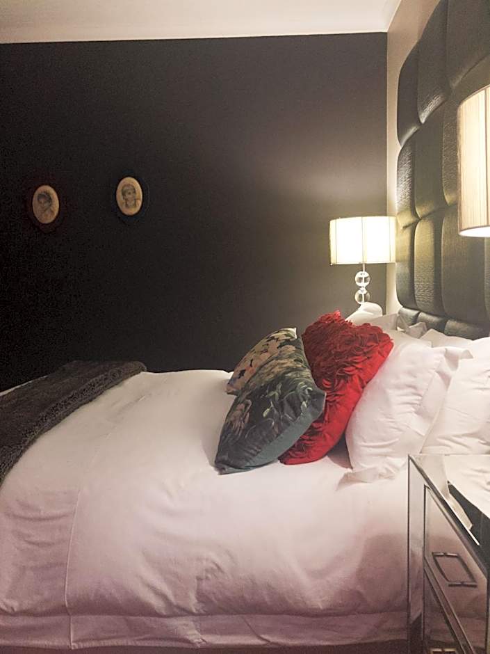 The Hedge Guesthouse