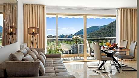 Two-Bedroom Apartment sea view - luxe