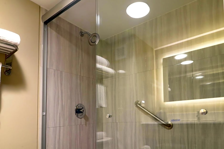 Holiday Inn Express & Suites Guadalajara Aeropuerto By IHG