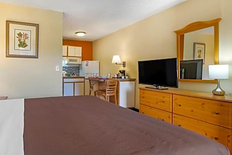 Efficiency King Studio - Accessible/Non-Smoking