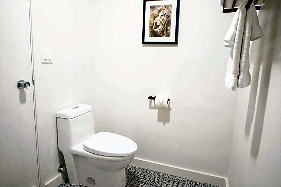 Vinland Hotel and Lounge