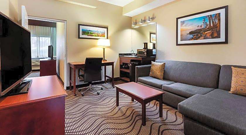 La Quinta Inn & Suites by Wyndham Sandusky
