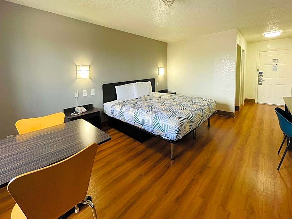 Motel 6-Duncanville, TX - Dallas