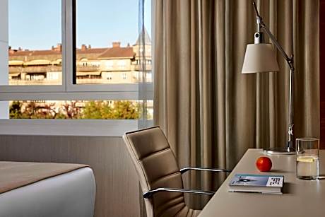 Family Adjoining Room (2 Adults + 2 Children)