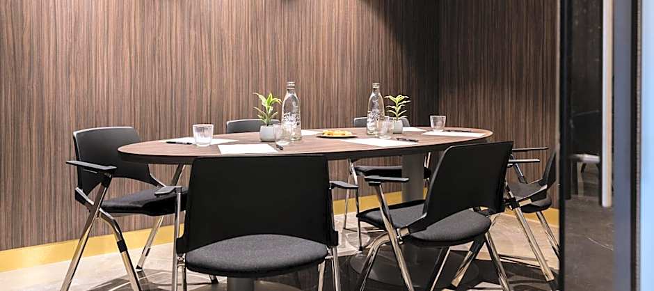 115 The Strand Hotel by NEU Collective