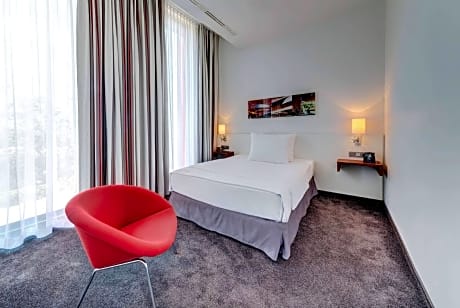 1 Queen Bed Junior Suite