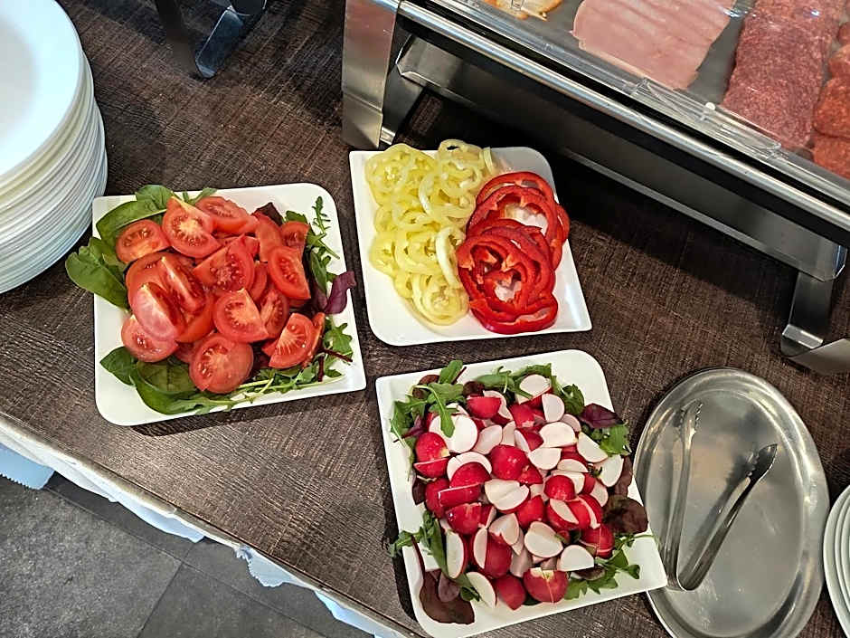 Grand Hotel Senica, Garni