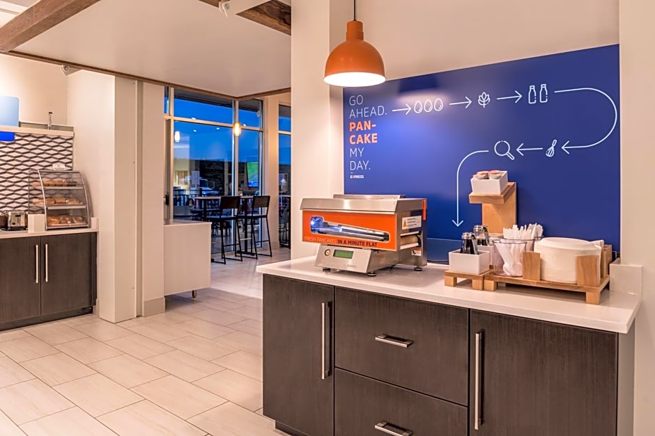 Holiday Inn Express & Suites Farmville By IHG