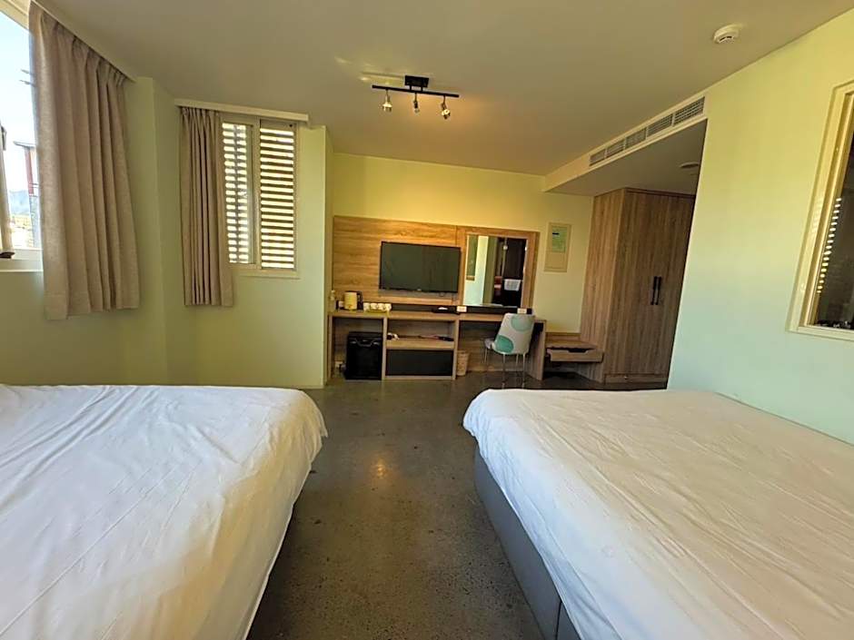 Travel Light Hotel