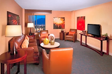 Club lounge access, 1 Bedroom Junior Suite, 1 King, Sofa bed