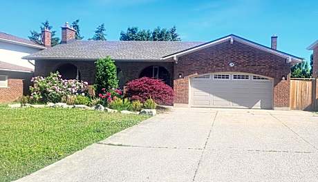 Cozy Home Close to Attractions in Niagara Falls