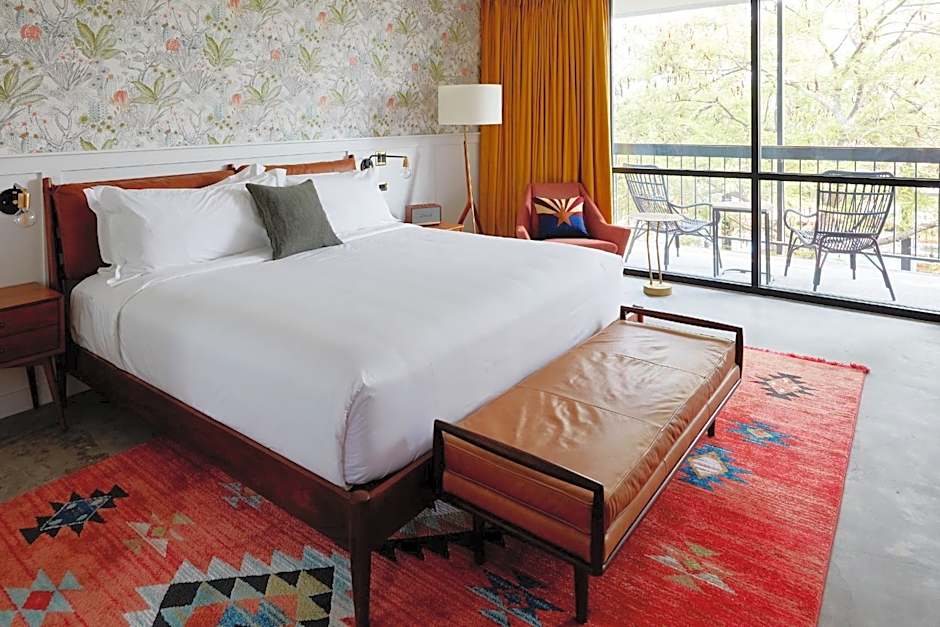 Photo 1 of 7 of 1 King Bed, Balcony