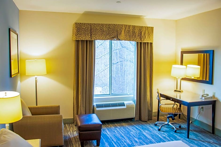 Comfort Inn & Suites Plainville-Foxboro