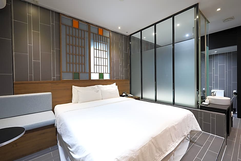 Almond Hotel Busan Station