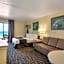 Ramada by Wyndham Panama City Beach / Beachfront