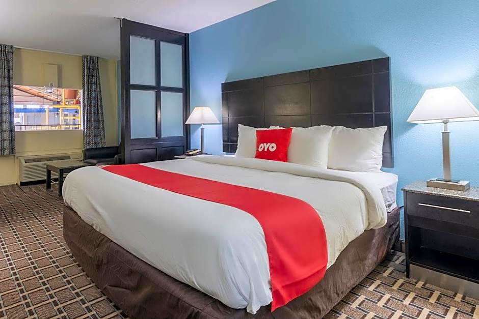 OYO Hotel Knoxville TN Cedar Bluff I-40