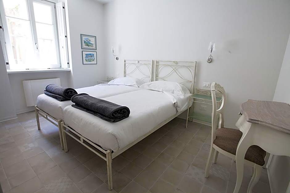 Villa Italia Luxury Suites and Apartments