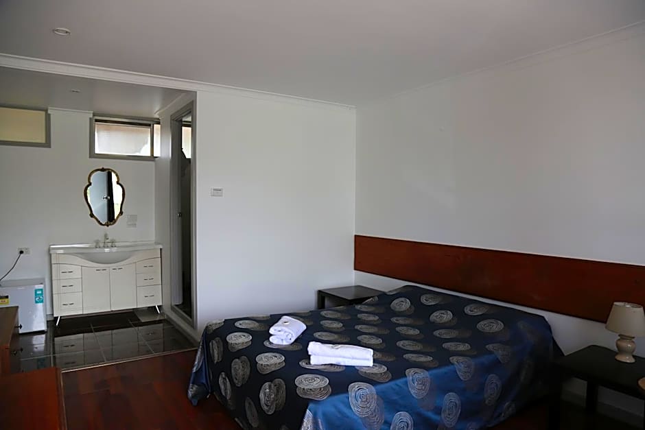 Beaconsfield Lodge Motel