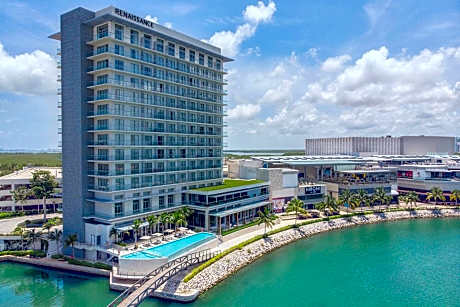 Renaissance by Marriott Cancun Resort & Marina