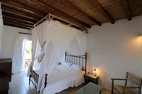 Deluxe Double Room with Balcony and Sea View