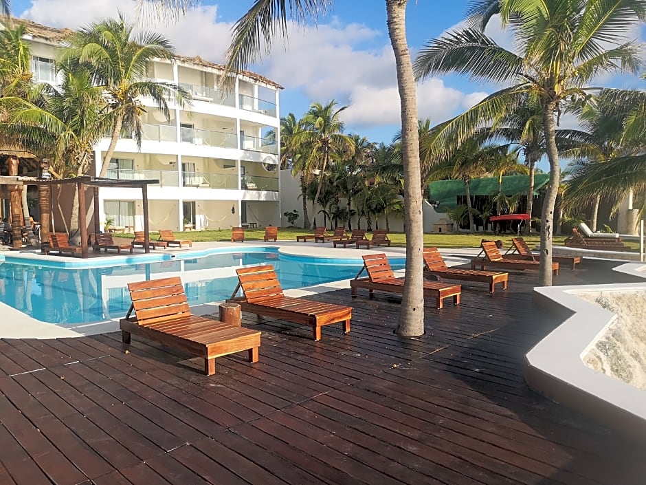 Casa del Puerto by MIJ - Beachfront Hotel