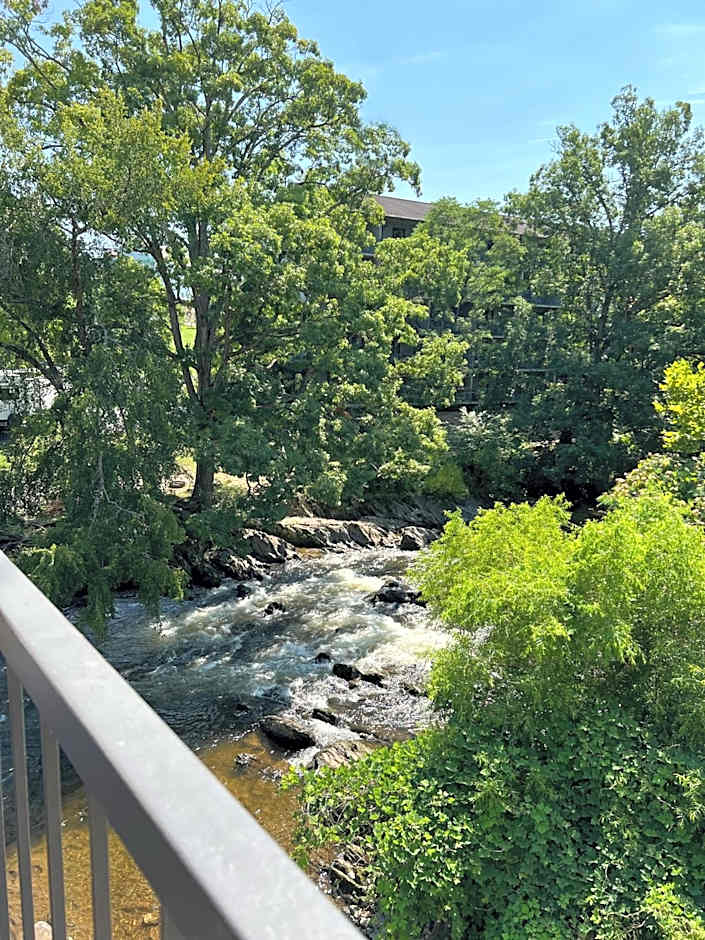 Creekstone Inn