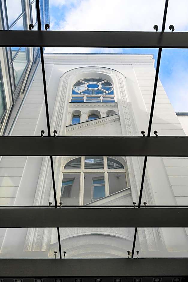 12 Revay Hotel