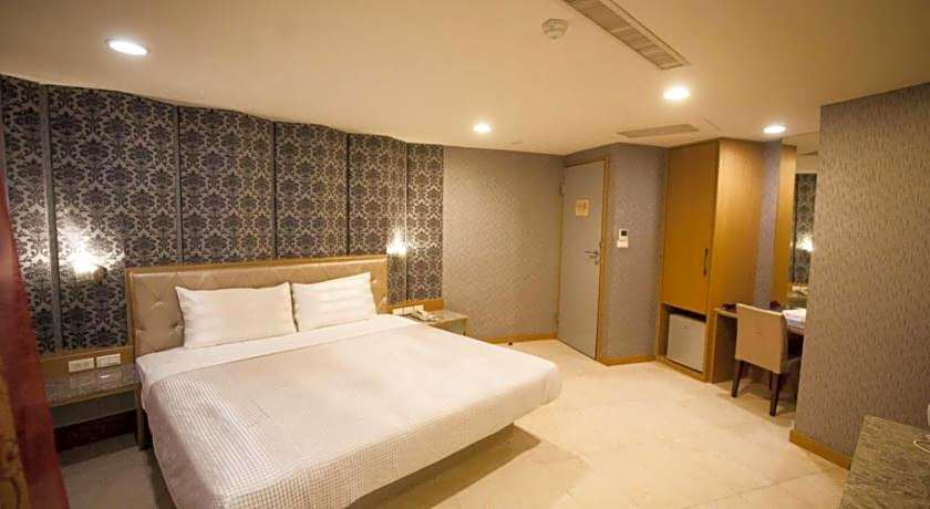 LOVE HOTEL
