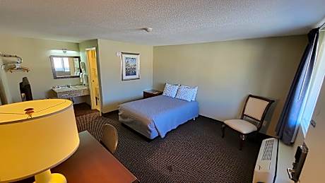 Queen Room with Sofa Bed Non-Smoking