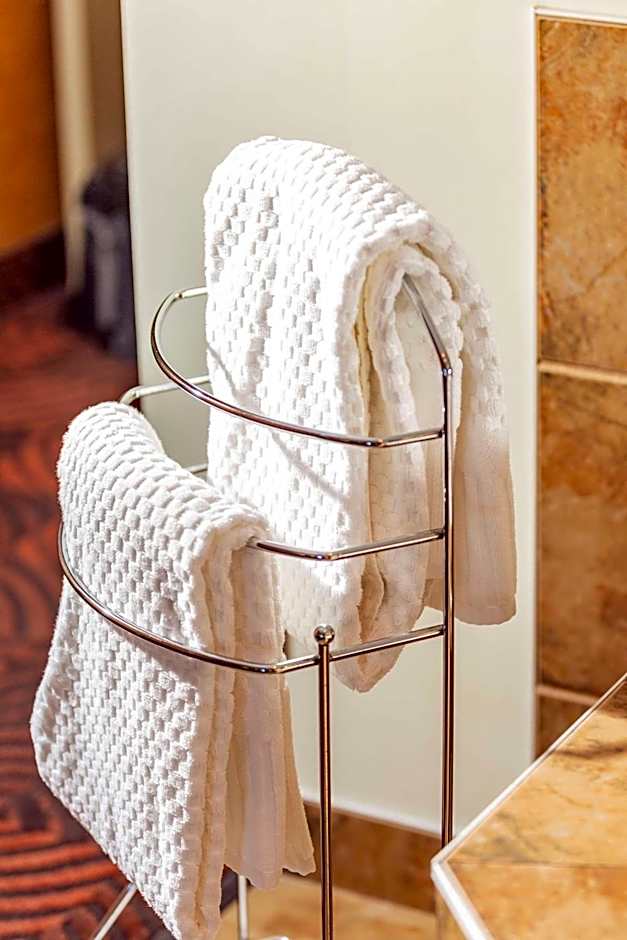 Photo 1 of 6 of 1 King Bed Suite, Jetted Tub