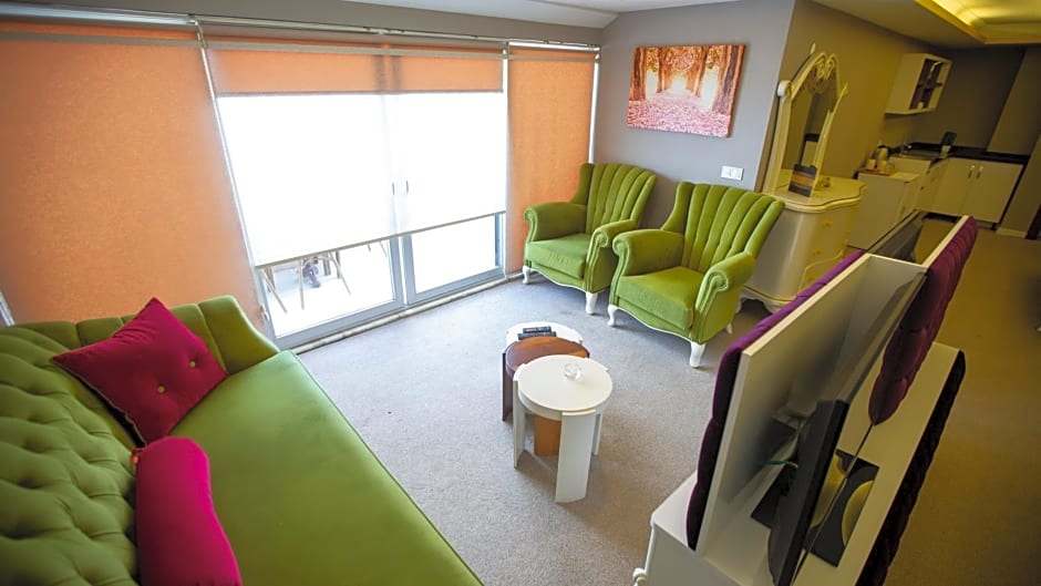 Royal Life Exclusive