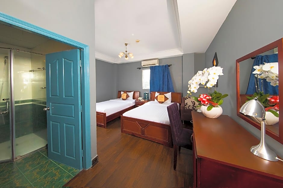 Good Vibes Central Hotel