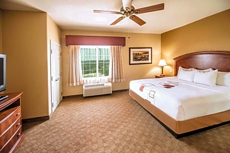 Two-Room King Suite with Balcony and Lake View - Upper Floor