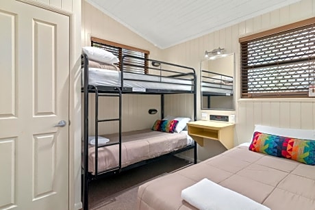 Two-Bedroom Lodge - Lorikeet