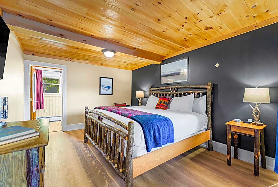 Photo 1 of 4 of Superior 1 King Bed