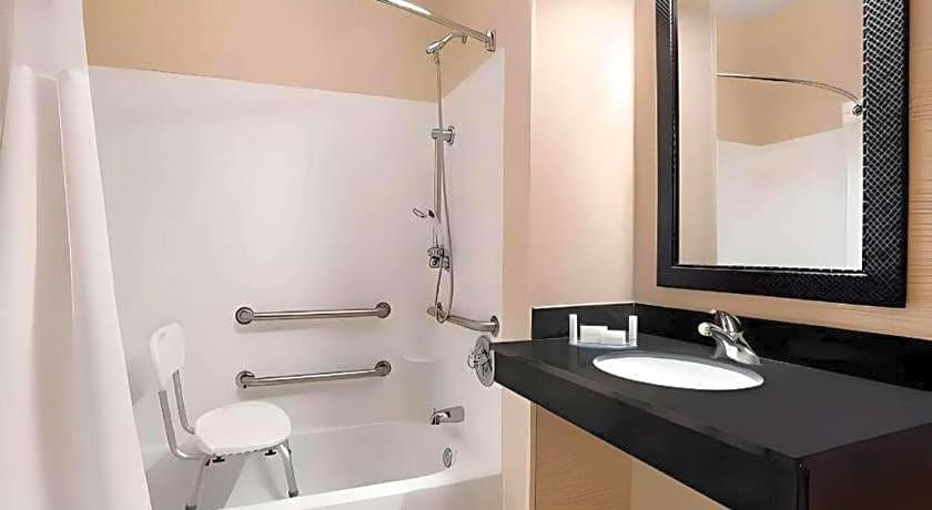 Dubuque Inn and Suites