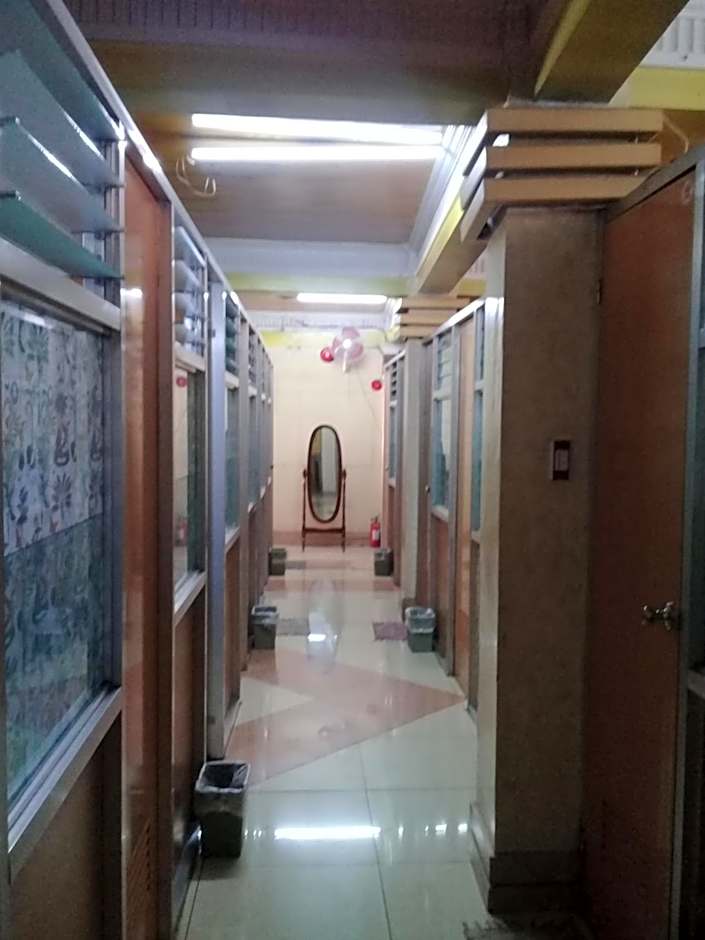 ASHBURN'S TRANSIENT BAGUIO - 3rd to 5th floor BASIC SLEEP and GO Accommodation, WITH PARKING, NO ELEVATOR