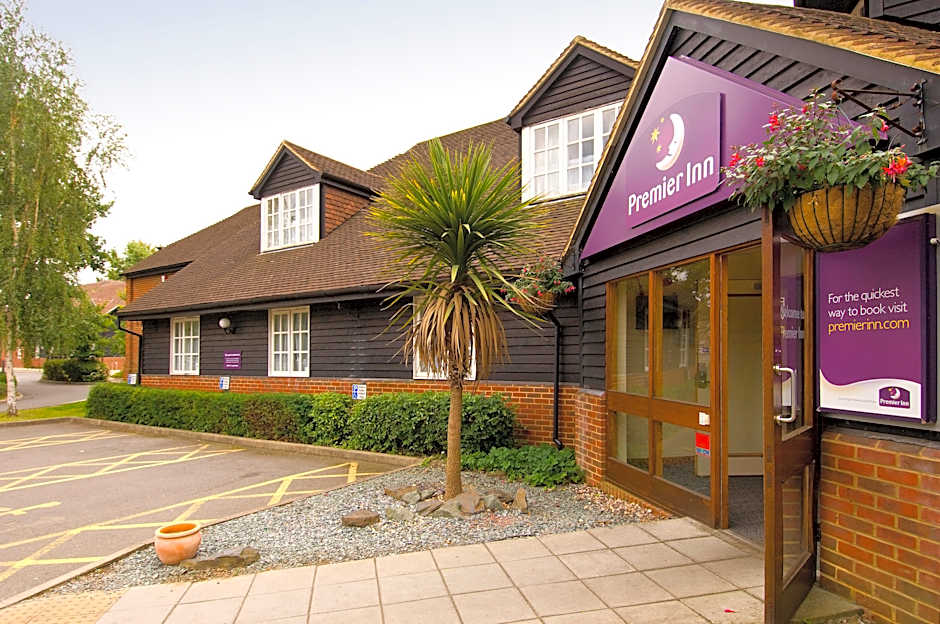 Premier Inn Woking West (A324)