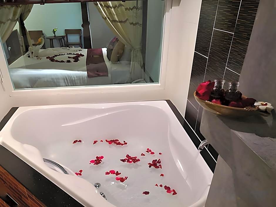 Tanawan Phuket Hotel
