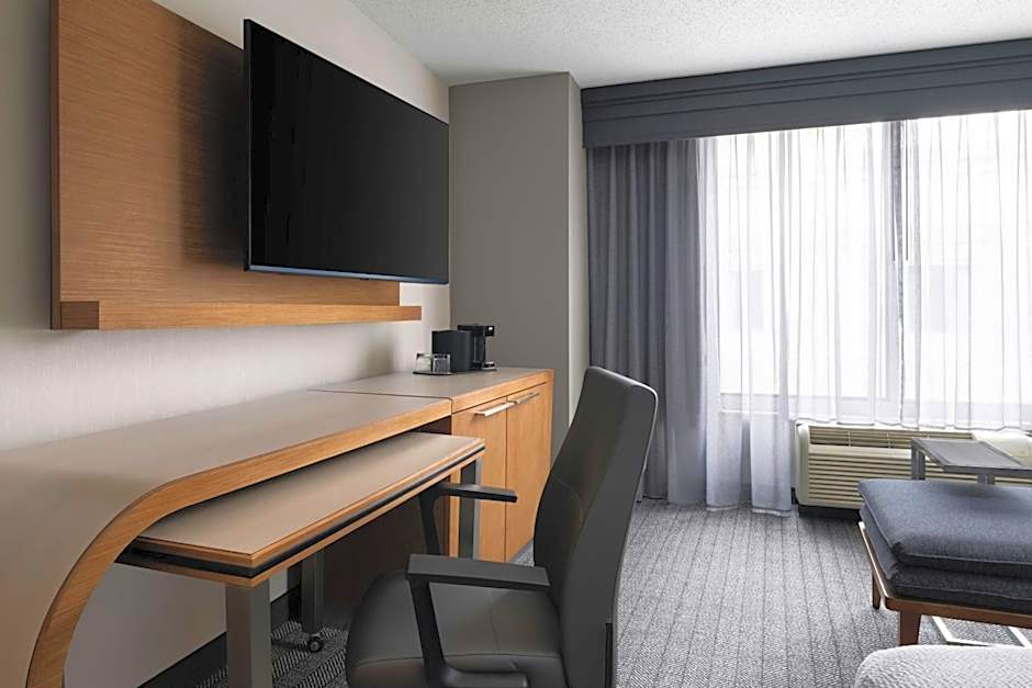 Courtyard by Marriott Charlotte City Center