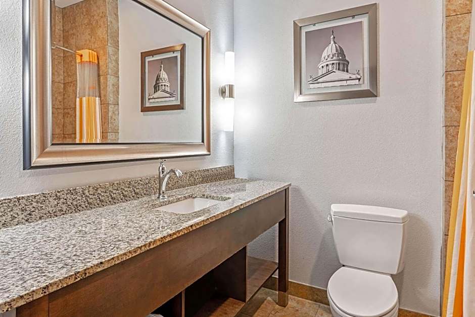 La Quinta Inn & Suites by Wyndham Guthrie