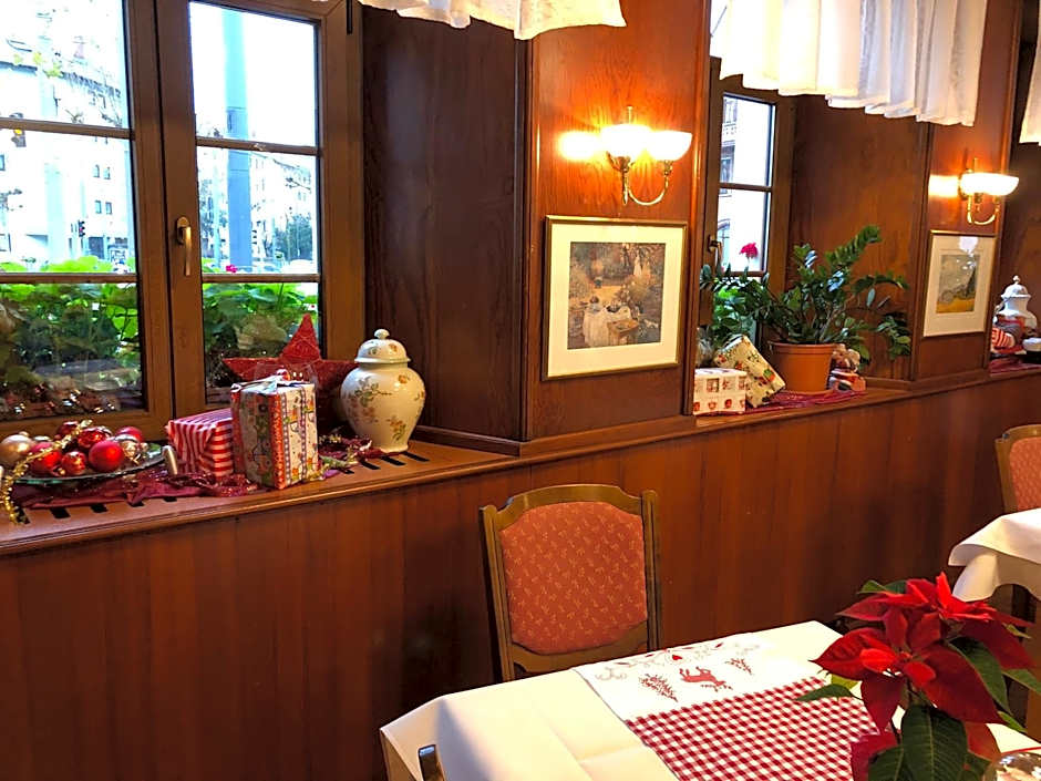 Hotel Rose Heidelberg inklusive Frühstück, Saunanutzung und Parkplätze nach Verfügbarkeit